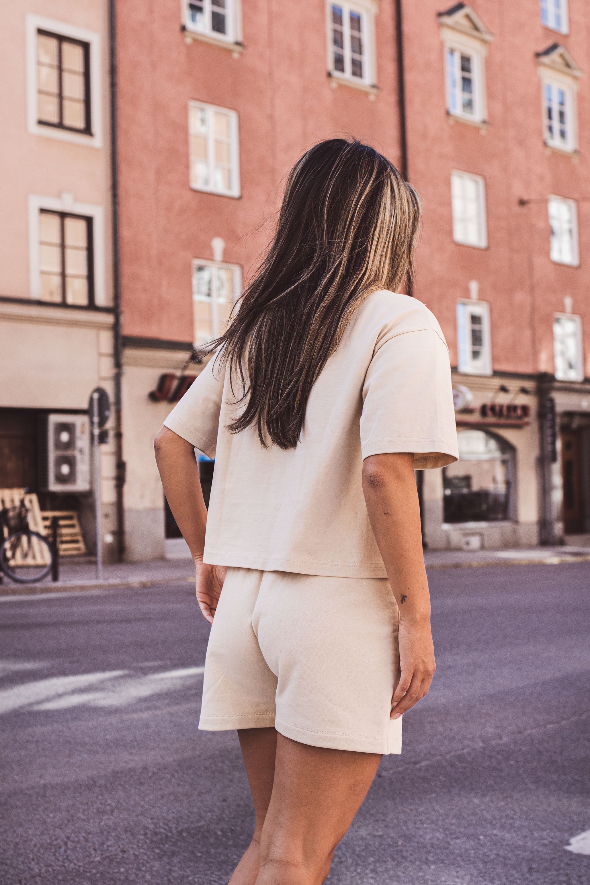 apri sportswear chai latte shorts cropped box tee streetstyle